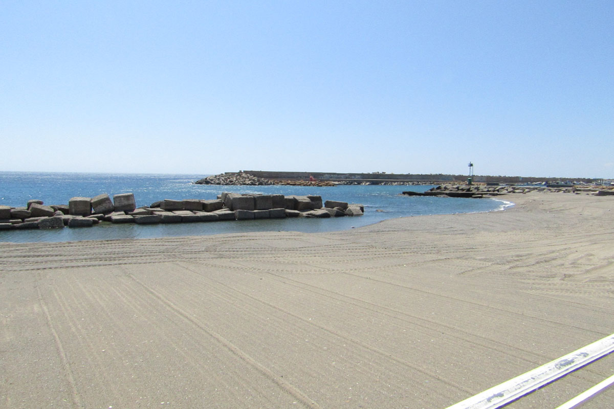 Spiaggia libera di fronte alla casa vacanze a Cirò Marina